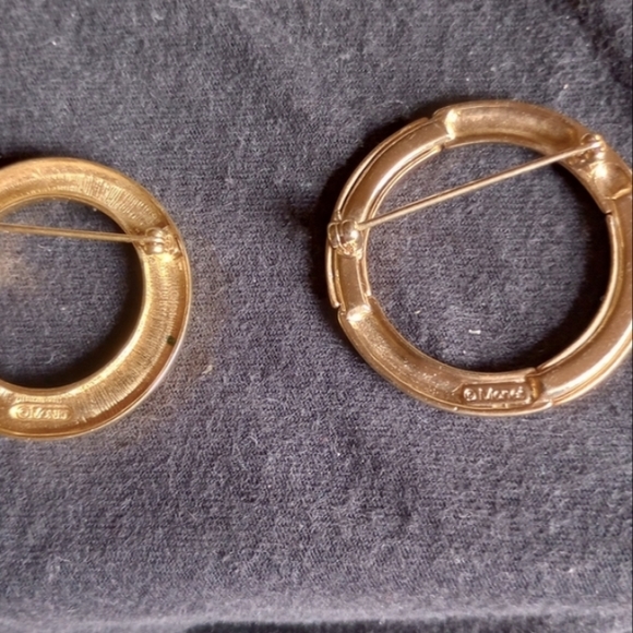 Vintage, Monet! Setb of 2 brooches.Goldtone,signed - Picture 3 of 3